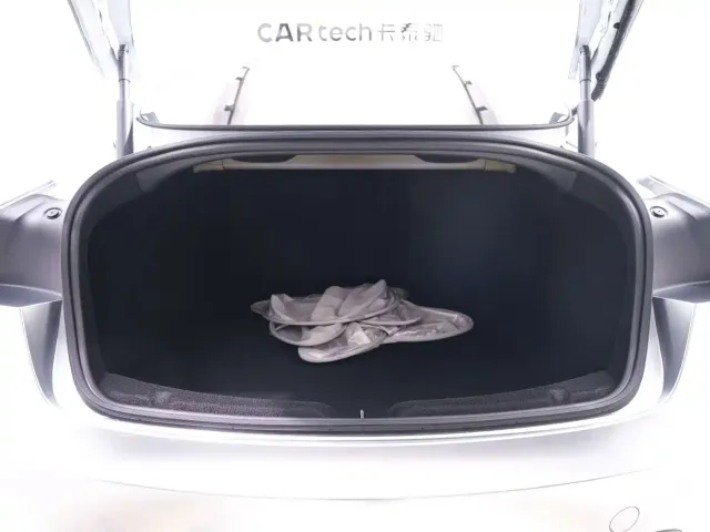 Tesla Model 3 — Фото автомобиля 15