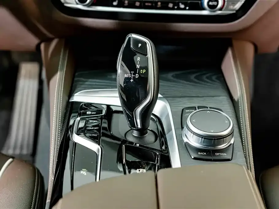 BMW BMW 5 Series 2022 Facelift 530Li Leading M Sport Package — Фото автомобиля 14