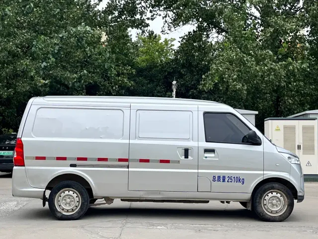Wuling EV50 — Фото автомобиля 4