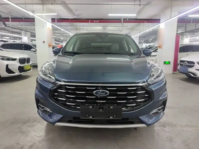 Ford Escape — Фото автомобиля 2