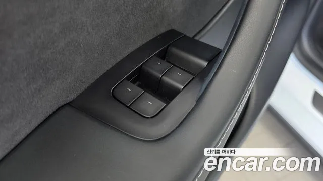 Tesla Model Y — Фото автомобиля 29