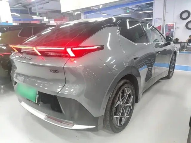 Lynk & Co Z20 — Фото автомобиля 6