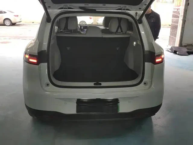 Leapmotor B10 — Фото автомобиля 18