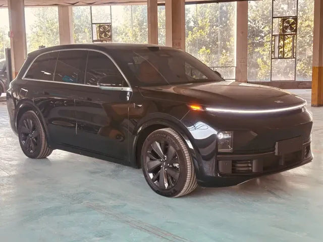 Li Auto L8 — Фото автомобиля 3