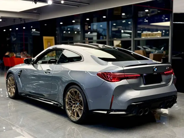 BMW M4 — Фото автомобиля 5
