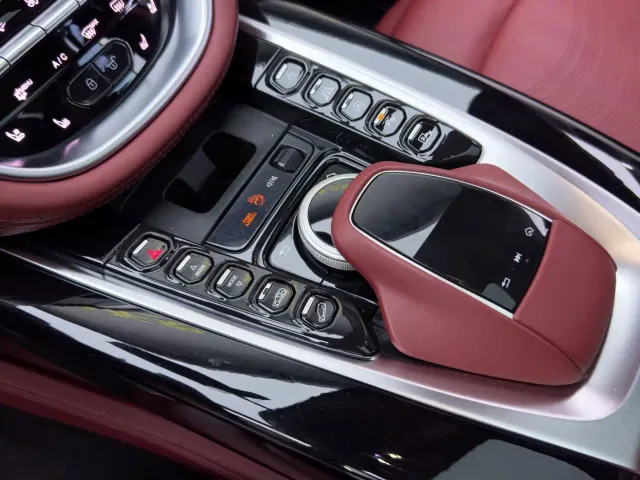 Aston Martin DBX — Фото автомобиля 21
