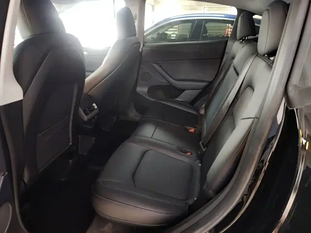 Tesla Model Y — Фото автомобиля 16