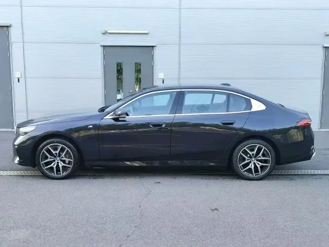 BMW i5 — Фото автомобиля 5