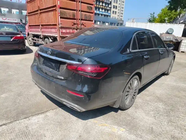 Mercedes-Benz E-Class — Фото автомобиля 6
