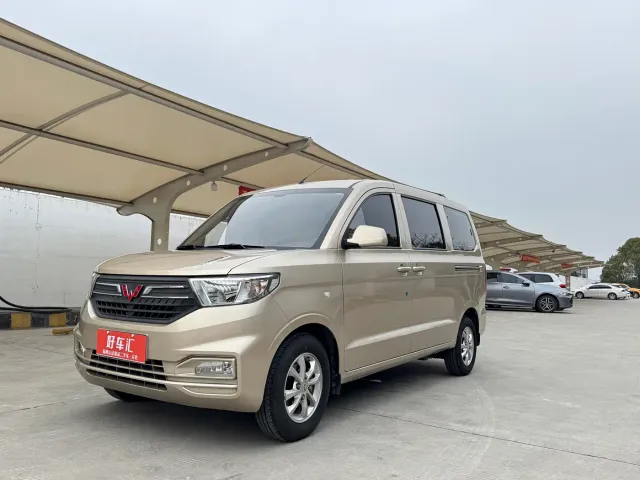 Фотография автомобиля — Wuling Hongguang V