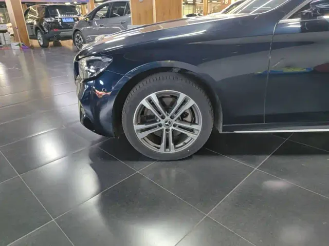 Mercedes-Benz E-Class — Фото автомобиля 22