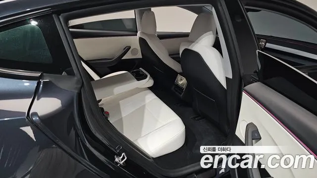 Tesla Model 3 — Фото автомобиля 11