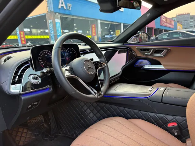 Mercedes-Benz E-Class — Фото автомобиля 5