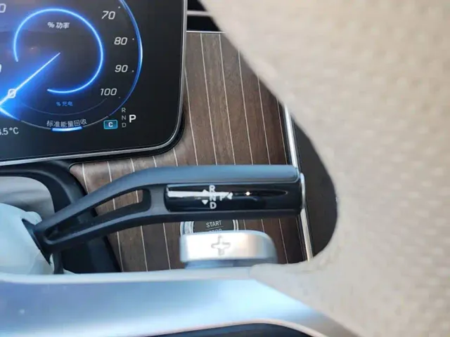 Mercedes-Benz EQE SUV — Фото автомобиля 18