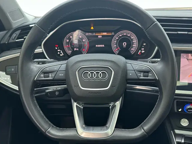 Audi Q3 — Фото автомобиля 11