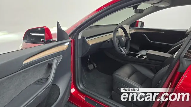 Tesla Model Y — Фото автомобиля 15