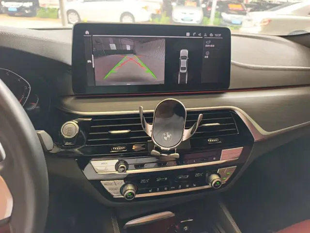 BMW 5 Series — Фото автомобиля 12