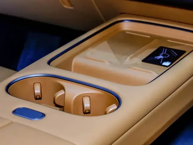 Li Auto Li Auto i6 2025 4WD Base Model — Фото автомобиля 10