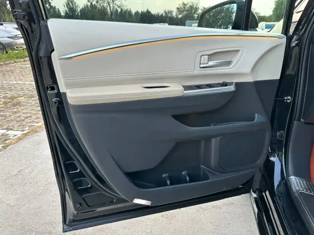 Toyota Sienna — Фото автомобиля 11