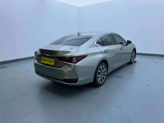 Lexus ES — Фото автомобиля 16