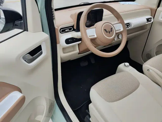 Wuling Hongguang Mini EV — Фото автомобиля 15