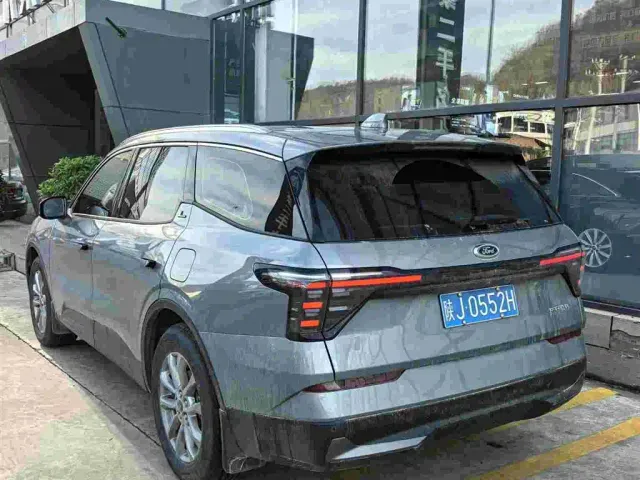 Ford Edge — Фото автомобиля 5