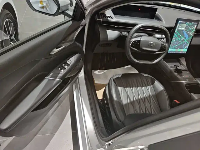 Changan Qiyuan A05 — Фото автомобиля 15