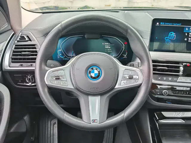 BMW iX3 — Фото автомобиля 24