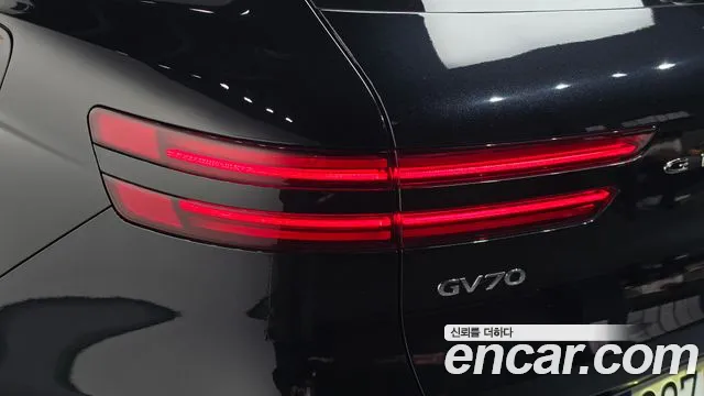 Genesis GV70 — Фото автомобиля 8