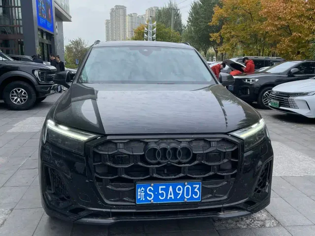 Audi Q7 — Фото автомобиля 2