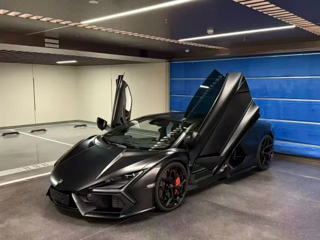 Lamborghini Revuelto — Фото автомобиля 8
