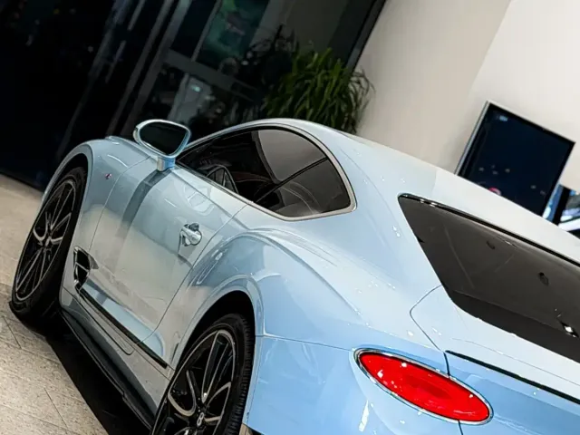 Bentley Continental — Фото автомобиля 12