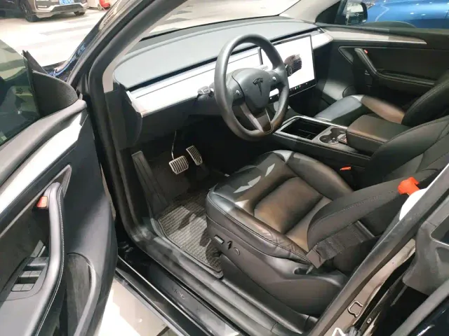 Tesla Model Y — Фото автомобиля 15