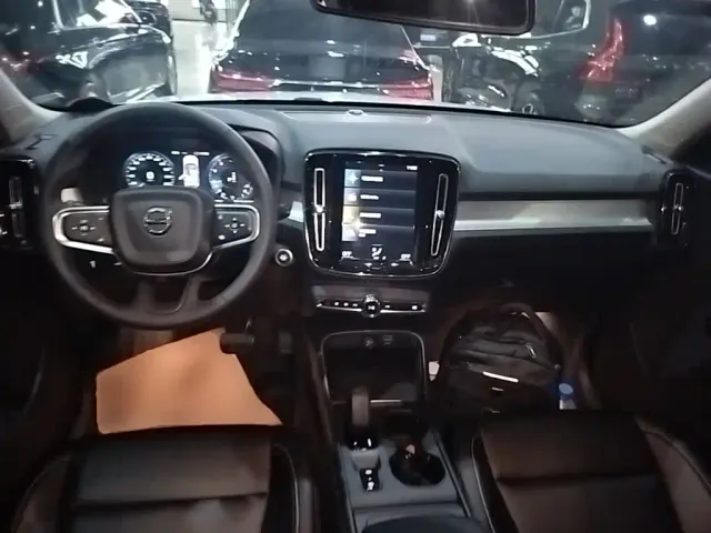 Volvo XC40 — Фото автомобиля 5