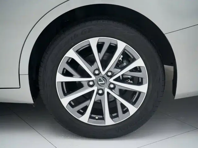 Lexus ES — Фото автомобиля 21