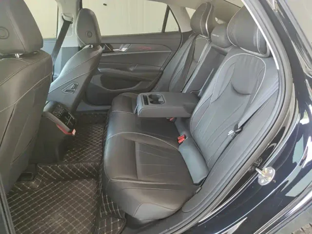 Volkswagen Passat — Фото автомобиля 16