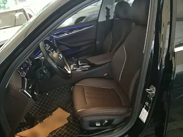 BMW 5 Series — Фото автомобиля 14