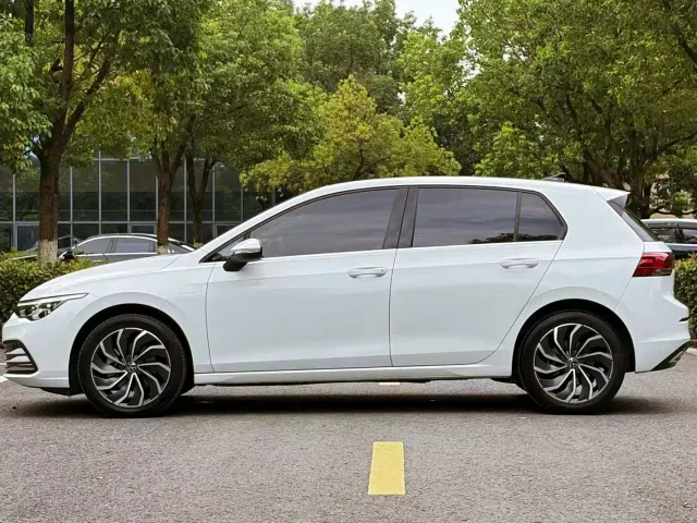 Volkswagen Golf — Фото автомобиля 8
