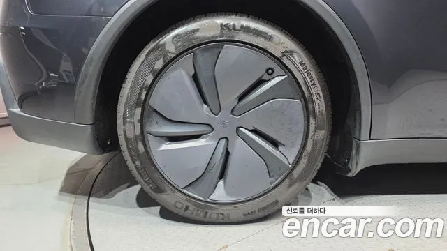 Tesla Model Y — Фото автомобиля 5
