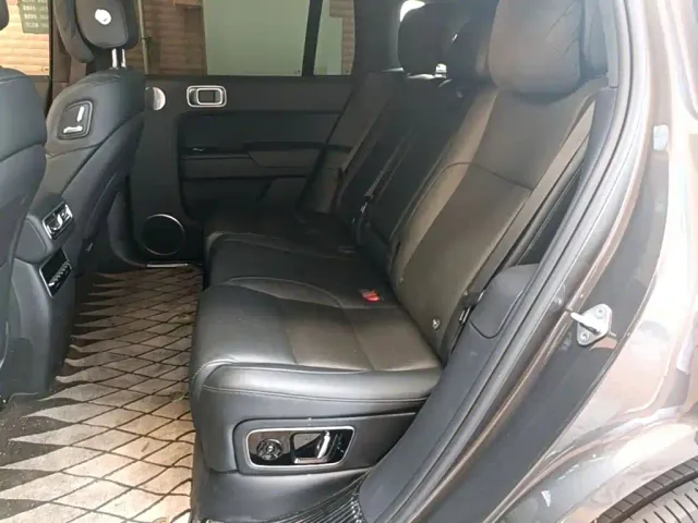 Li Auto L7 — Фото автомобиля 16