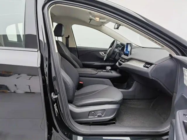Hongqi E-QM5 — Фото автомобиля 23