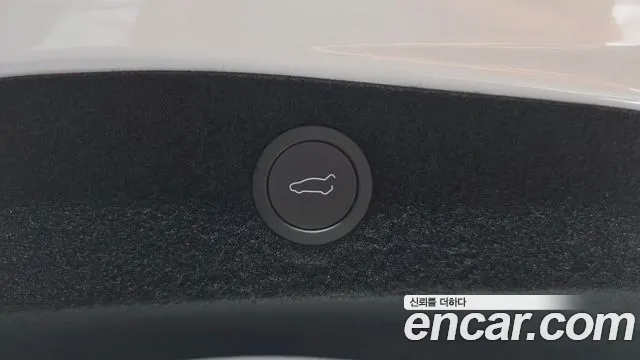 Tesla Model 3 — Фото автомобиля 30