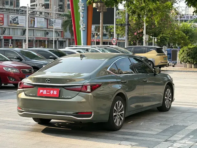 Lexus ES — Фото автомобиля 7