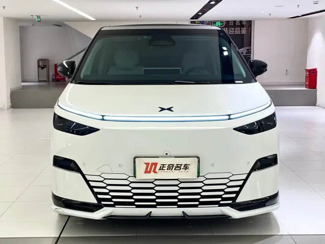 Xpeng X9 — Фото автомобиля 5