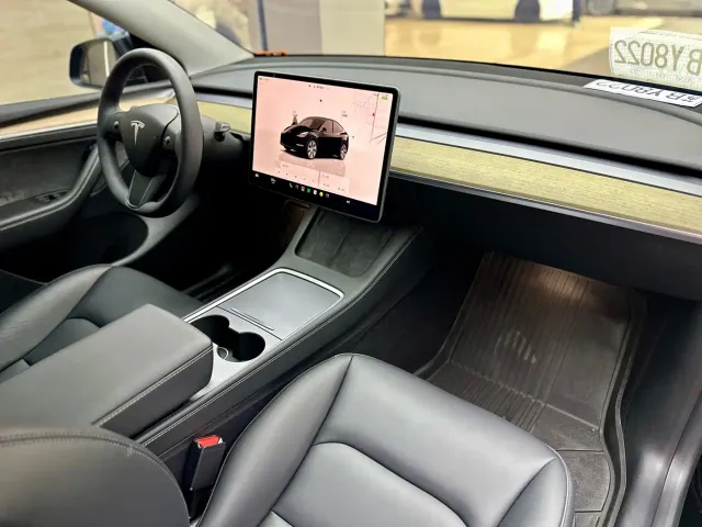 Tesla Model Y — Фото автомобиля 7