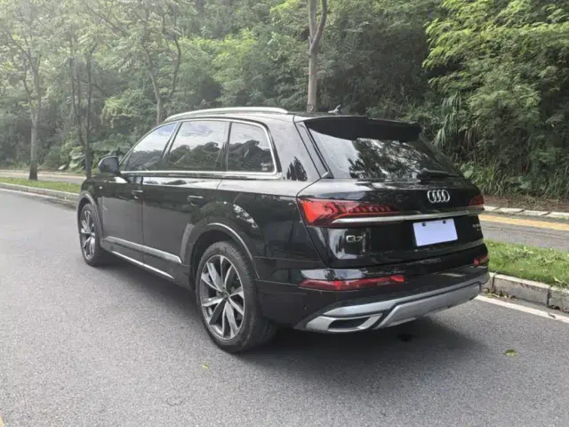 Audi Q7 — Фото автомобиля 3