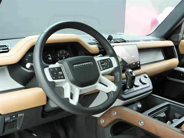 Land Rover Defender — Фото автомобиля 7