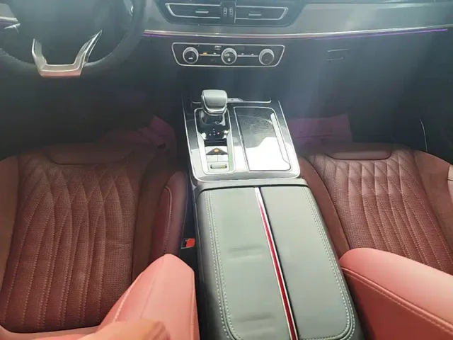 Hongqi HS5 — Фото автомобиля 13