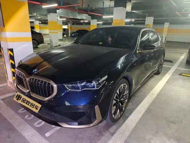 Фотография автомобиля — BMW 5 Series