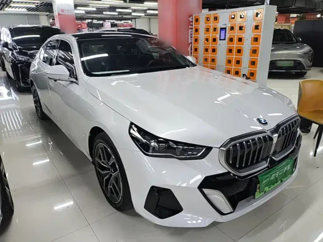 BMW i5 — Фото автомобиля 3
